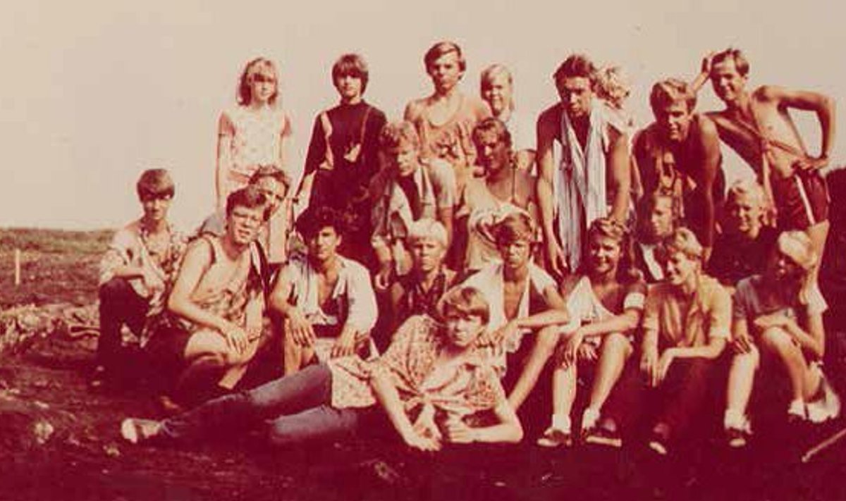 Jüri gümnaasiumi õpilastest koosnev õpilasmalev arheoloogilistel väljakaevamistel enne Jüri ringi ehitamist Tallinna-Tartu maanteele 1980. aastate teisel poolel