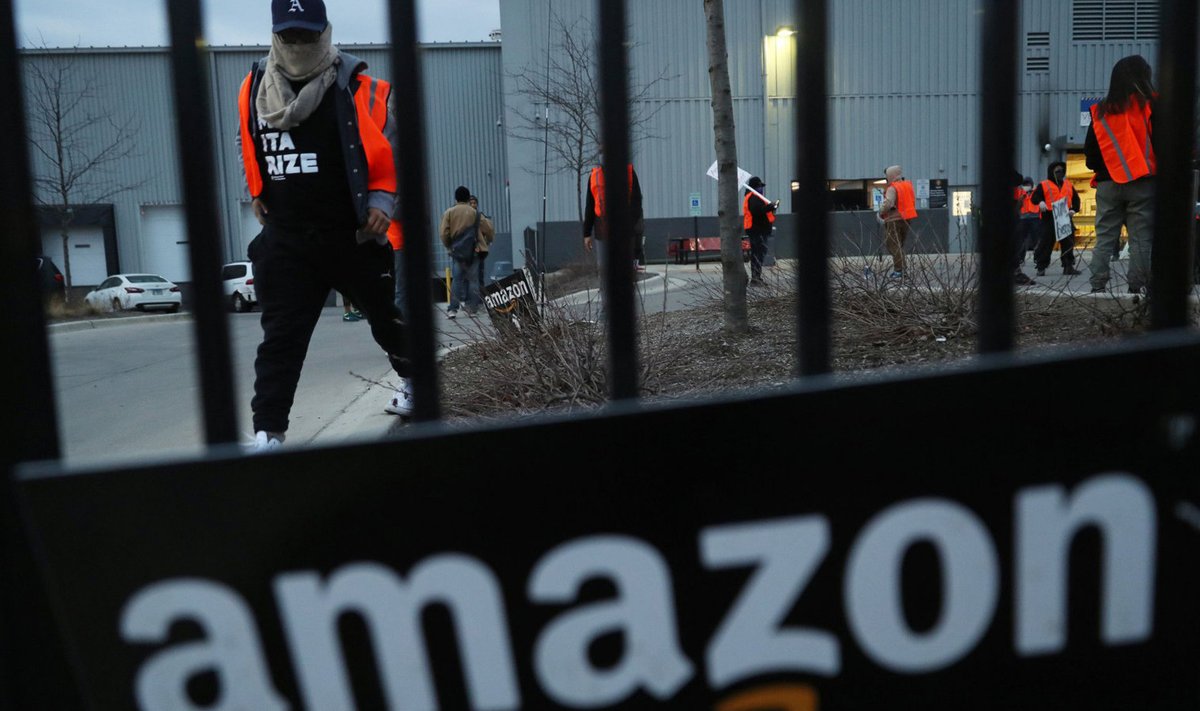 Chicago Amazoni töötajad protesteerimas ettevõtte tervisekaitse reeglite rikkumise vastu