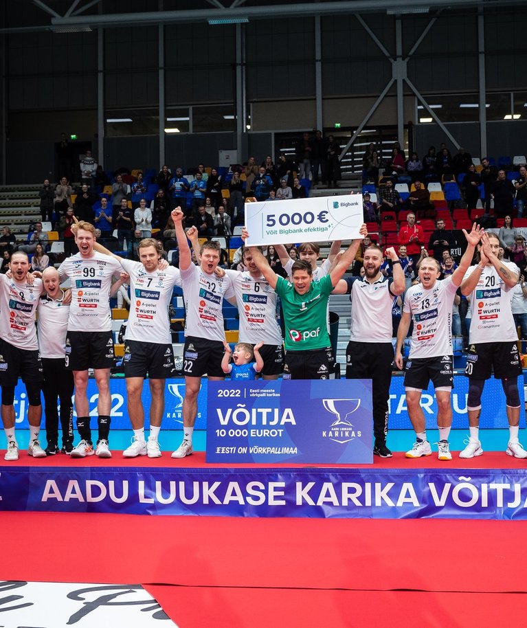 Karikas võidetud ja rusikad püsti – tartlaste nädal lõppes eriti magusalt.