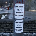 FOTOD: Tallinna kesklinnas on tundmatu hirmu tundev isik kleepinud postidele oma tundeid väljendavad plakatid