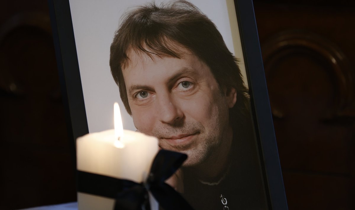 KADESTAMIST VÄÄRIVA laulude loomise võime poolest tuntud Henry Laks (7. jaanuar 1961 - 10. mai 2023) suri 62aastasena oma Pääsküla kodus.