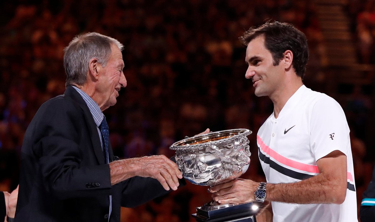 Ashley Cooper (vasakul) õnnitlemas Roger Federeri.
