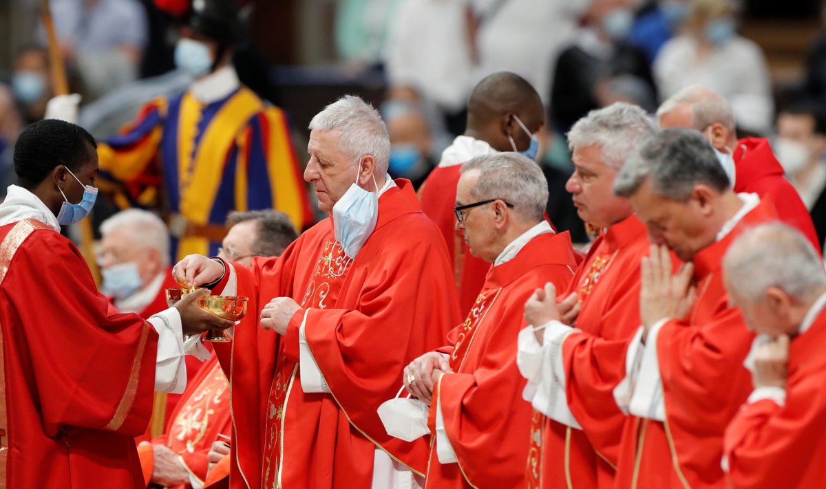 Vatikani töötajad pole rahul palgakärbetega