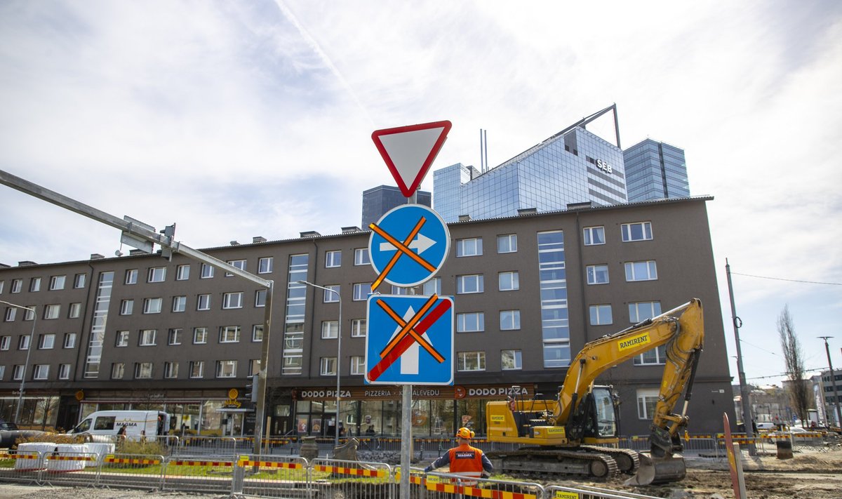 Tallinna ehitusest tulenevale liikluskorraldusele on palju etteheiteid tehtud.