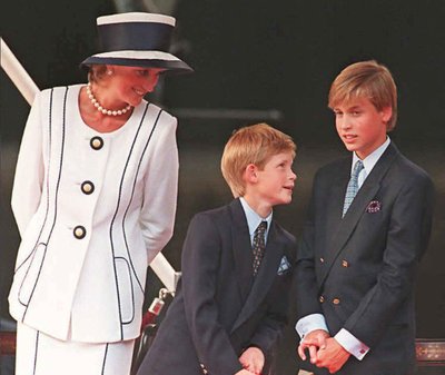 Printsess Diana aastal 1995 poegade Harry ja Williamiga