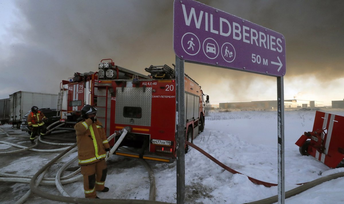 Peterburi lõunaosas Puškini rajoonis põleb internetipoe Wildberries suur ladu, teatas Venemaa eriolukordade ministeerium.