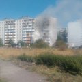ФОТО: В многоквартирном доме на улице Ляэнемере открытым пламенем горит квартира