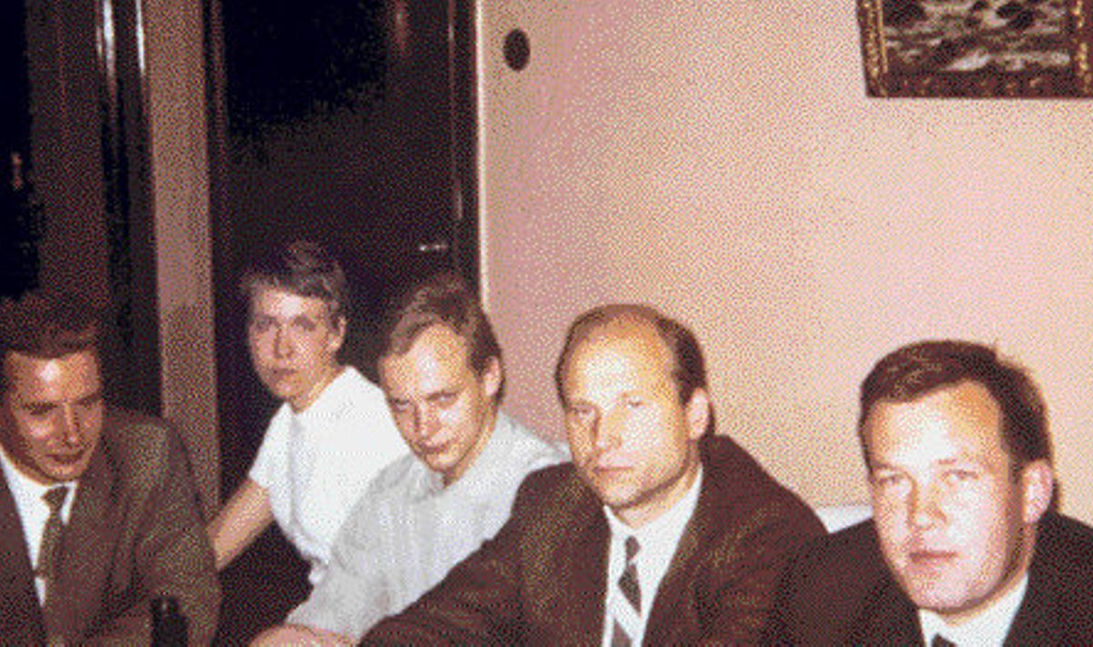 Koosviibimine Ilmar Ehini korteris  1968: Ilmar, Tiina ja Andres Ehin, Hellar Grabbi ja Matti Päts