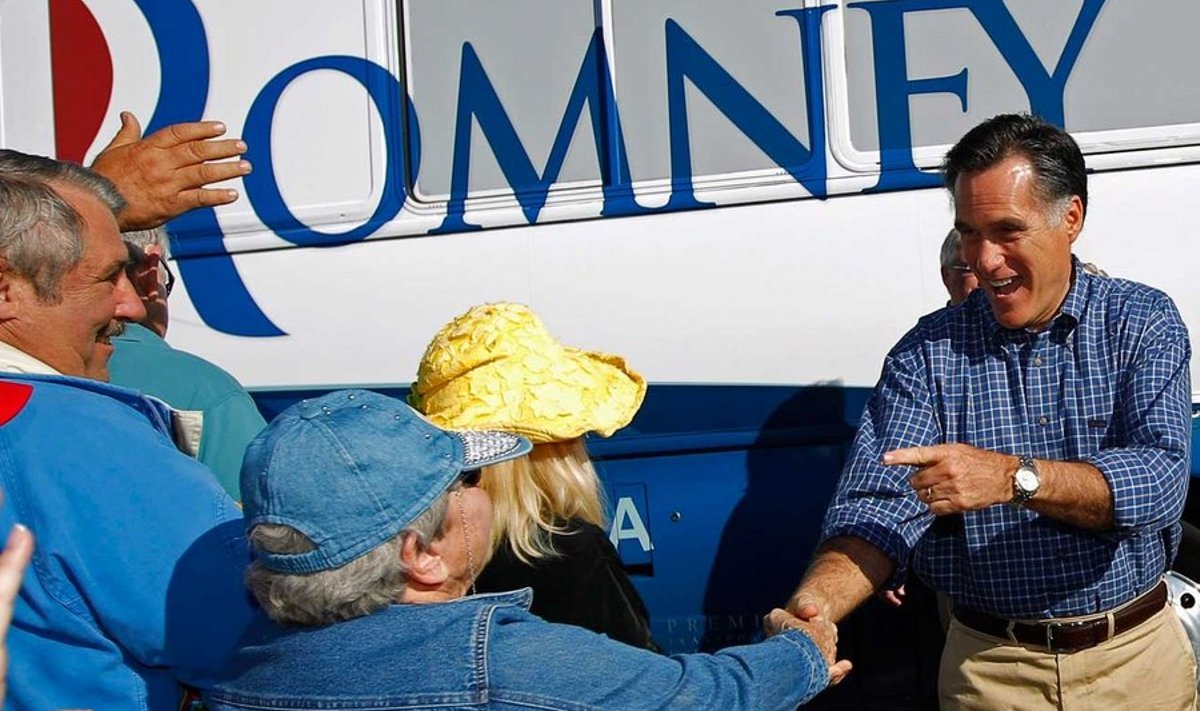 Mitt Romney oma kampaaniatuuril Panama Citys, ise lõbus nagu Miki Hiir