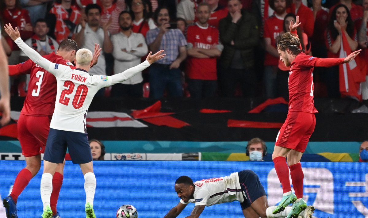 Ключевой момент полуфинала Англия - Дания