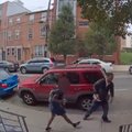 ŠOKEERIV VIDEO | Noor naine karjub elu eest, kui võõras mees temast kinni haarab ja teda rünnata üritab