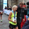 DELFI VIDEO | Vigastada saanud Raio Piiroja pidi Tallinna maratoni katkestama, aga abikaasa päästis päeva