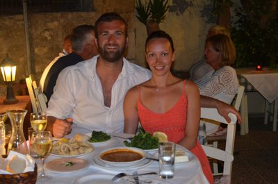 2013. aastal pulmareisil Kreetal. Pilt on tehtud restoranis, kus Maria Jamesiga tutvus.