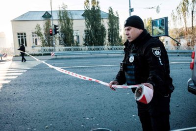 PIIRATUD: Sevtšenko piirkonnas, kuhu maandusid ründedroonid, piirasid politseinikud perimeetri. 
