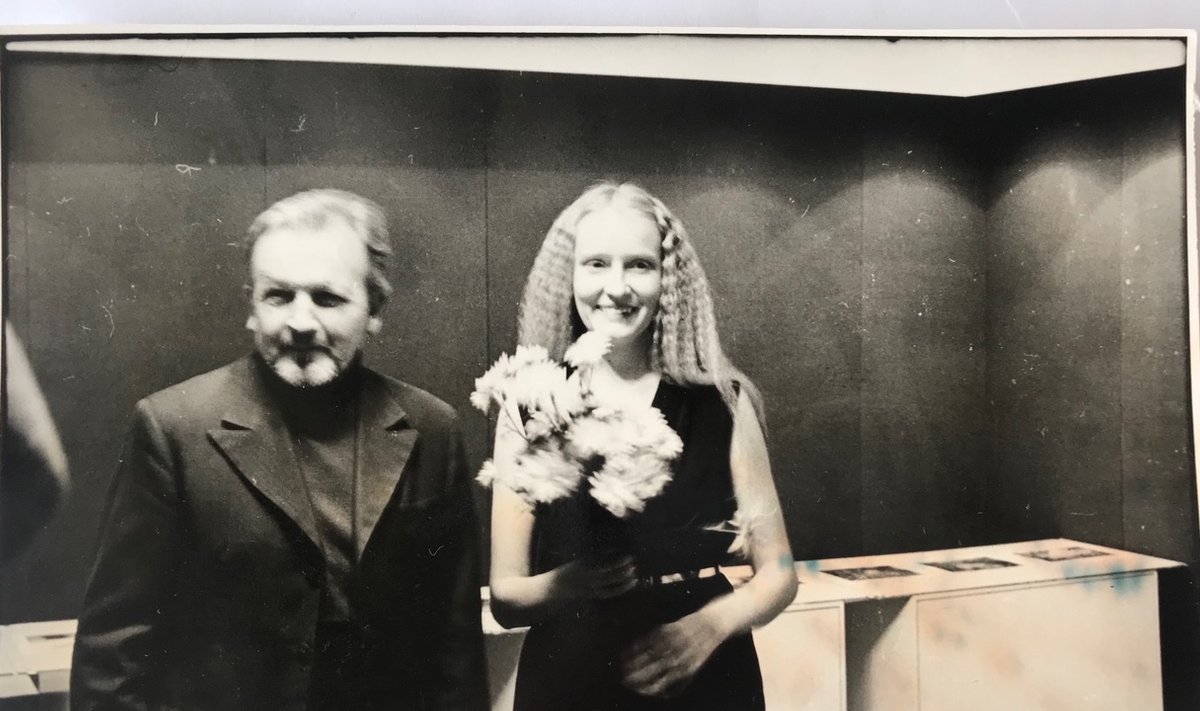 Isa ja tütar Anton H. Tammsaare muuseumis 1983. aastal