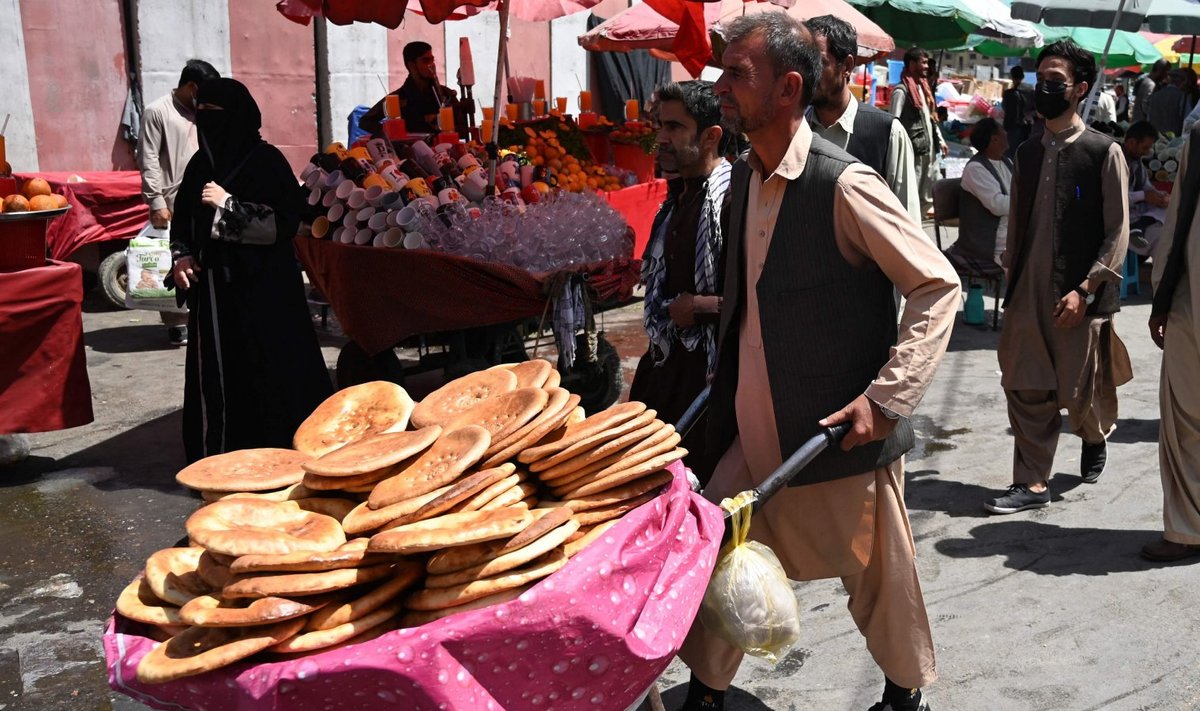 Leivamüüja Kabuli turul.