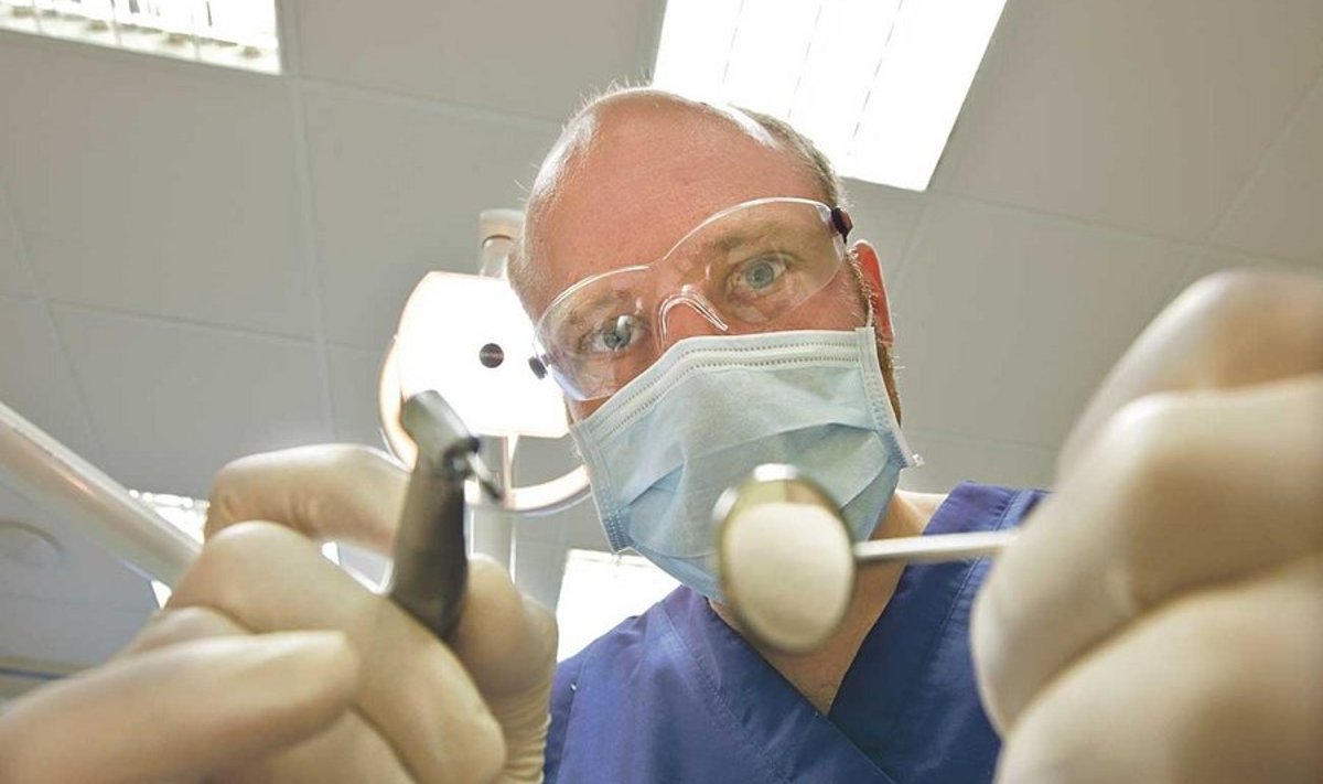 Allan Kirtsi on käinud inimestel hambaid eemaldamas ka hooldekodus, aga nn hambabussi soetamine oleks tema sõnul liiga kulukas.