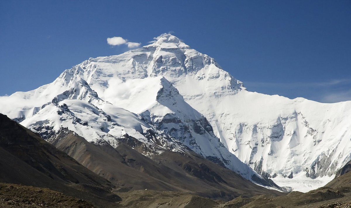 Mt. Everesti põhjakülg rajalt baaslaagrisse Tiibetis. (Foto: Wikimedia Commons / Luca Galuzzi ehk Lucag)