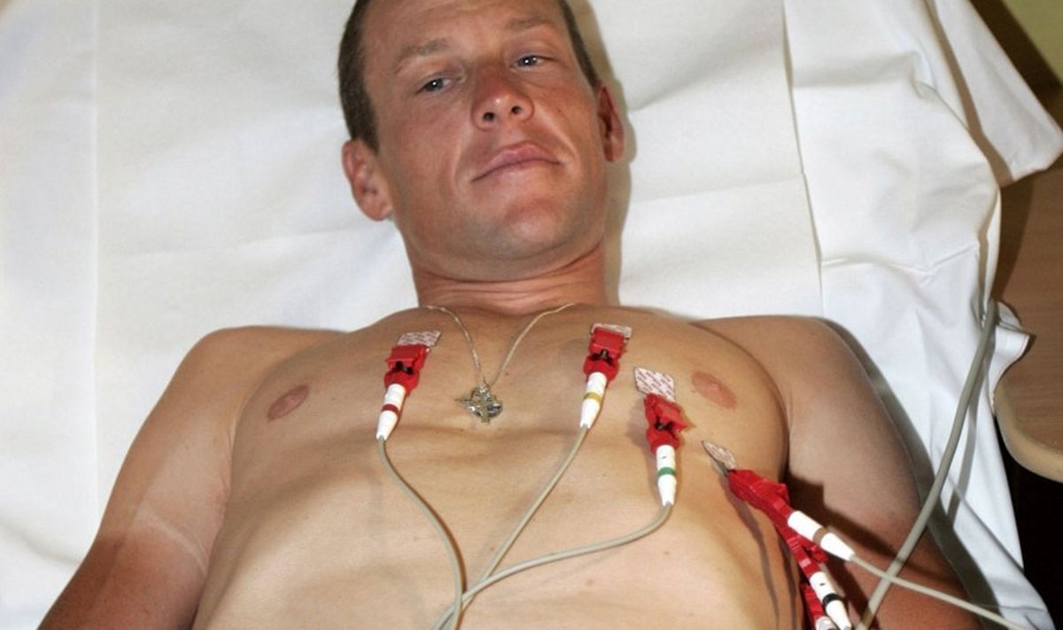 Armstrongi testiti aastate jooksul korduvalt. Ükski dopinguproov pole vähemalt avalikkuse ees positiivseks osutunud.