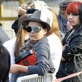 ФОТО: Образчики стиля от фанатов Леди Гаги — надень на голову телефон!