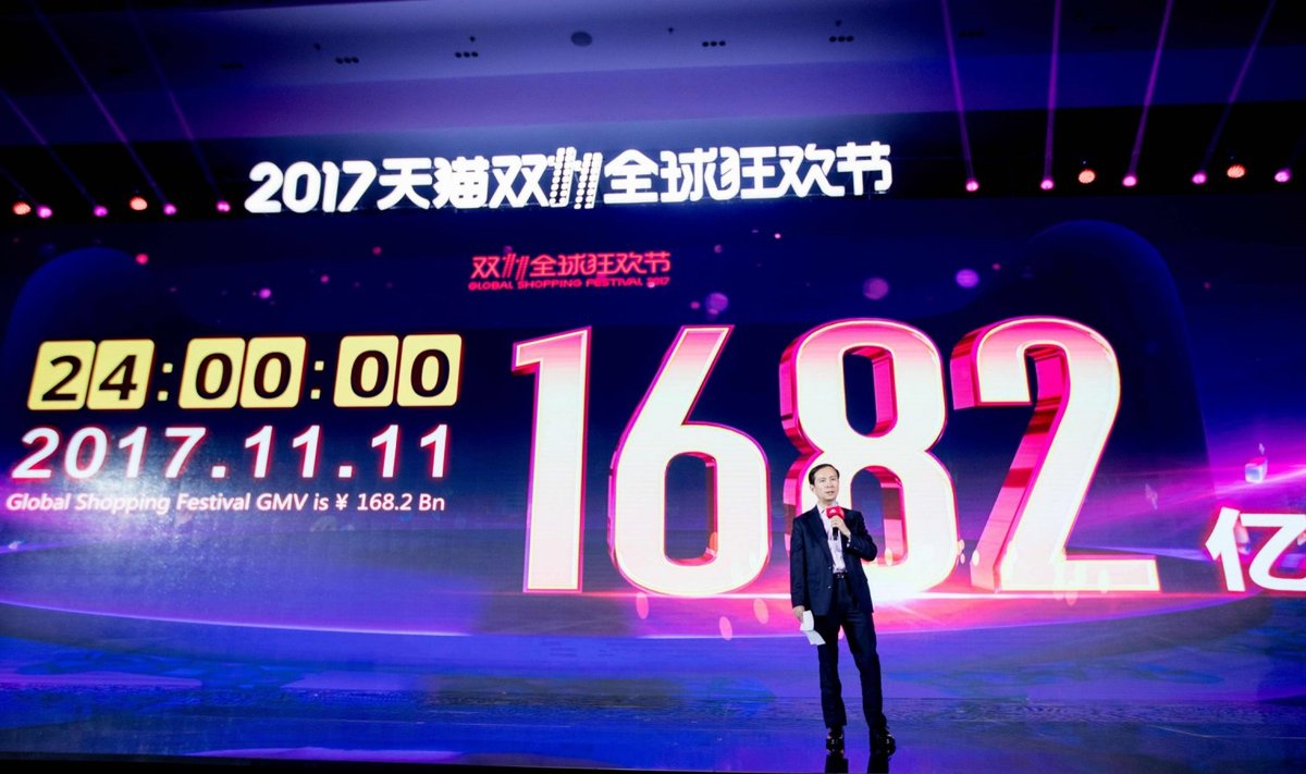 Alibaba juhatuse esimees Daniel Zhang tähistab Shanghais 12. novembri varastel tundidel toimunud pidustusel e-poe suurt müügikäivet vallalistepäeval. (Foto: AFP)