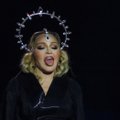 Фанаты Мадонны негодуют: после порции слишком откровенных фото поклонники не понимают, что происходит с певицей