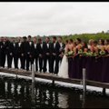 VIDEO: Terve pulmaseltskond koos pruudi ja peigmehega kukub vette