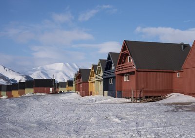 Longyearbyeni värvilised majad teenivad linnale alailma kõrgeid kohti erinevate maailma kauneimate linnade edetabelites.