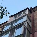 LUGEJA VIDEO | Kiievis pommitamist kogenud naine: pääsesin aknakildudest vaid seetõttu, et kummardusin kassi võtma