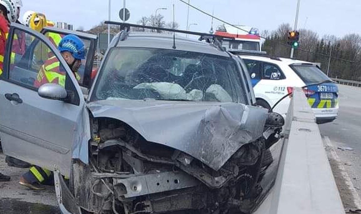 Õnnetus Väo Olerexi juures Peterburi maanteel