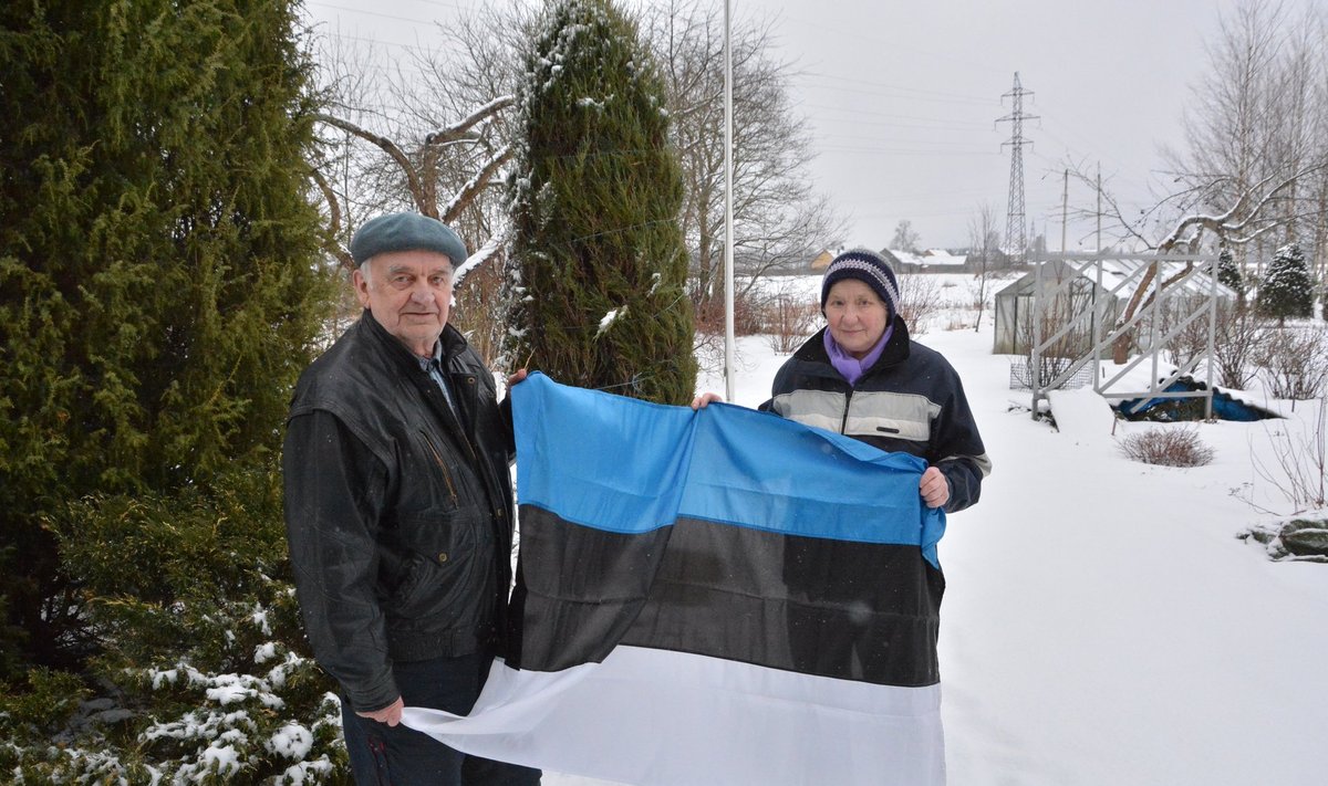 Enn ja Milli Metsaots. Tavalised toredad tagasihoidlikud inimesed Järvamaalt, ühed paljudest eestimaalastest, kes peavad oluliseks vabariigi sünnipäeval lipp heisata.