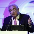 Leht: Strauss-Kahn lepib hotelliteenijaga kohtuväliselt kokku