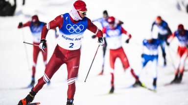 Большунов взял третье золото Олимпиады в Пекине! Клэбо сошел с дистанции