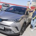ФОТО: Ксения Балта получила ключи от нового автомобиля