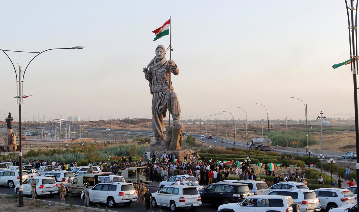 Vaidlusaluses Kirkuki linnas avati hiljuti tundmatu kurdi sõduri mälestussammas. Iraagi parlament nõuab, et linna hõivaksid valitsusväed.