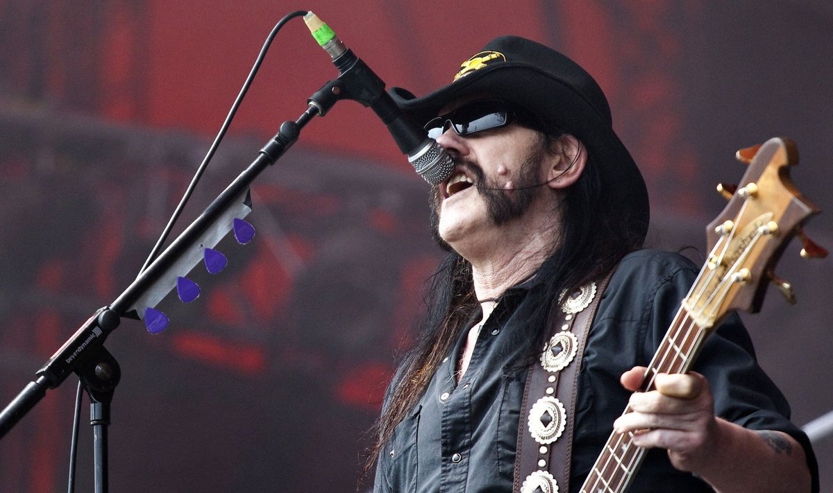 Tee järele või maksa kinni. Sa ei suuda kumbagi, vennas! Lemmy esines 2010. aastal Roskilde festivalil.