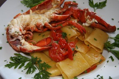 Longano värske pasta homaariga.