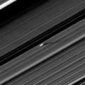 Saturni rõnga sees tiirutavad salapärased propellerid
