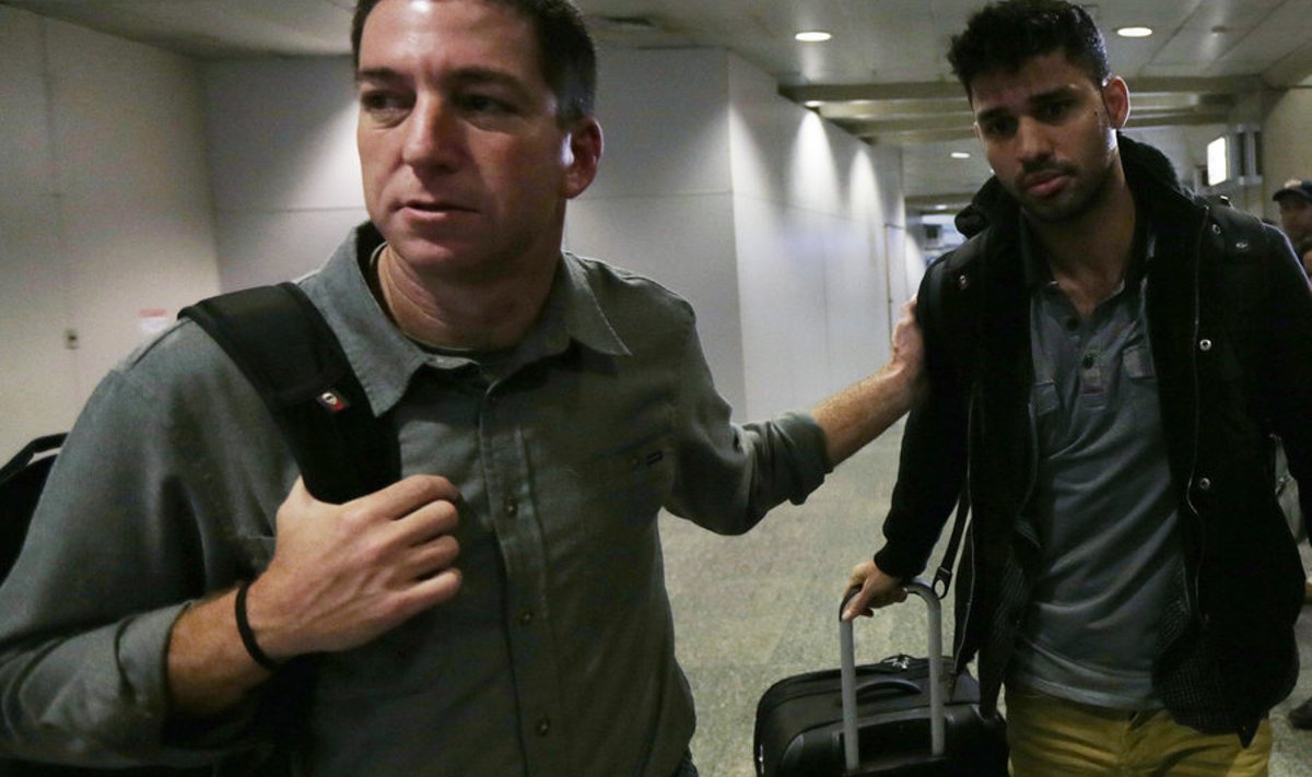 Ameerika ajakirjanik Glenn Greenwald (vasakul) ja ta partner David Miranda Rio de Janeiro lennujaamas.