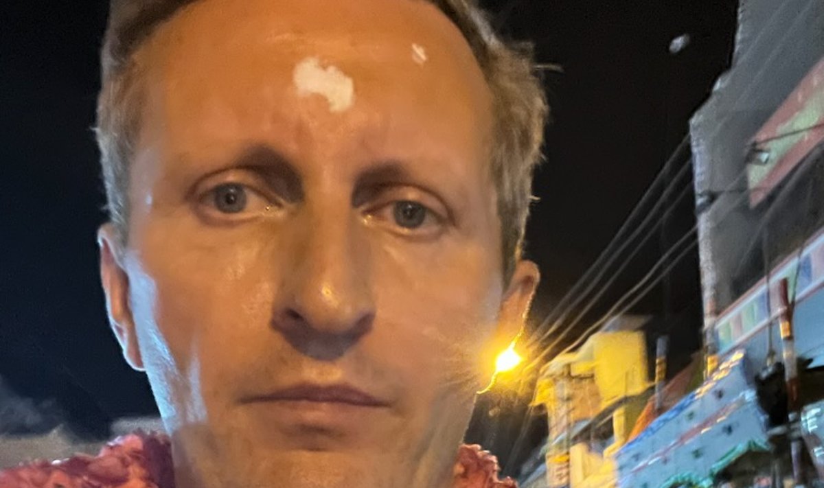 ÖISES LINNAS David Madurais pärast templis käiku. Templites sees pole lubatud pildistada.