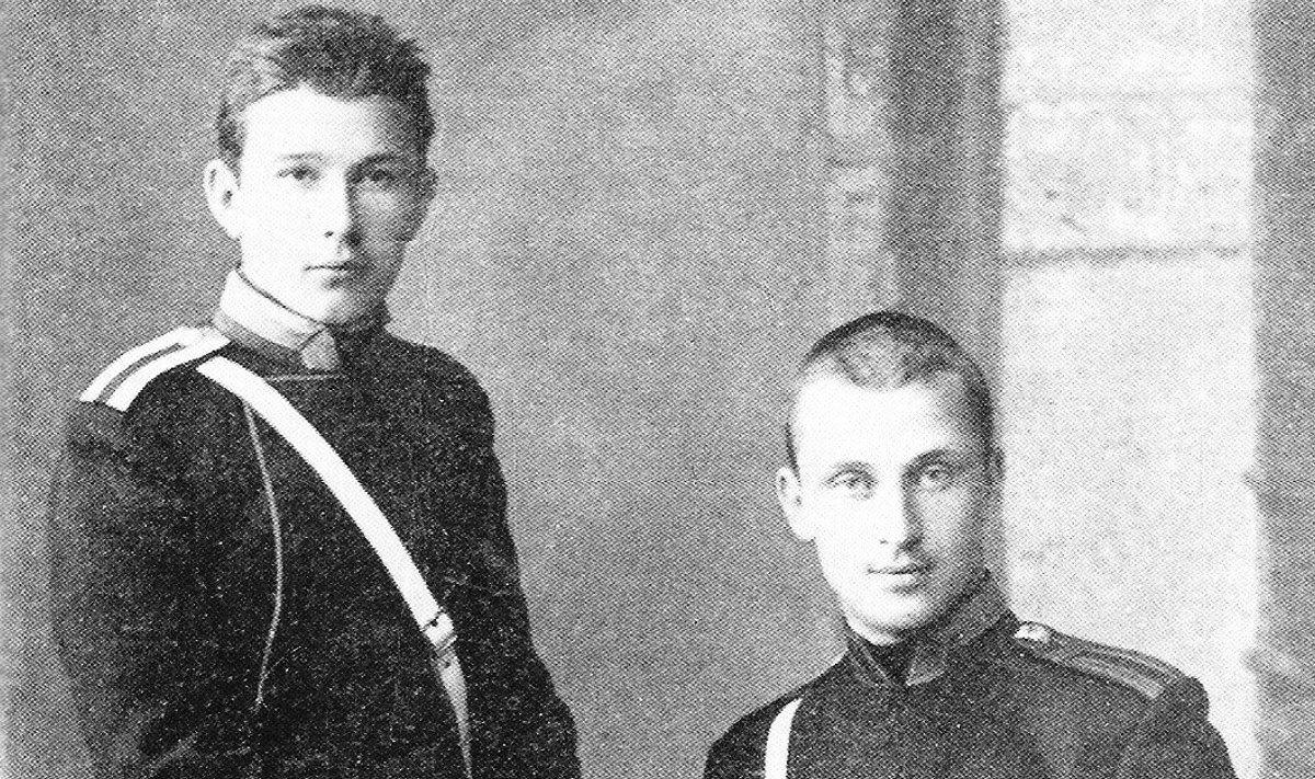 Mannerheim koos Leedu päritolu Antanas Ričardas Druvėga Nikolai ratsaväekooli õpingute ajal 1880ndate lõpus. 