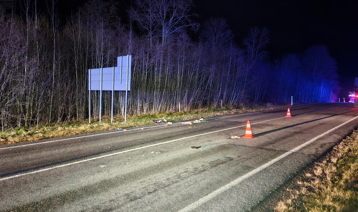 Reede õhtul hukkus Tapa-Loobu tee 4. kilomeetril jalakäija. 