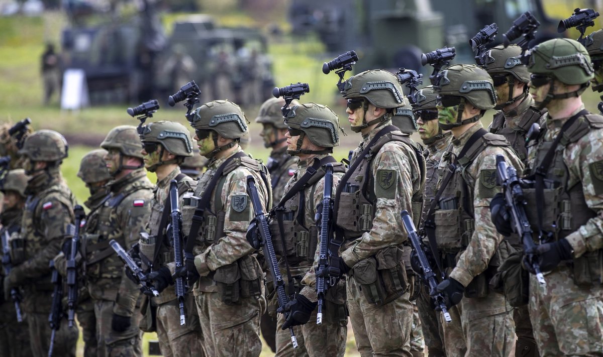 UKRAINLASTELE APPI: Leedu välisminister Gabrielius Landsbergis pooldab lääne sõdurite Ukrainasse saatmist, et nad saaksid koolitada Ukraina ametivendi. Pildil Leedu ja Poola sõdurid ühistel õppustel