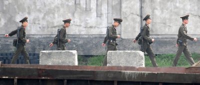 Põhja-Korea sõdurid Sinuiju linnas.