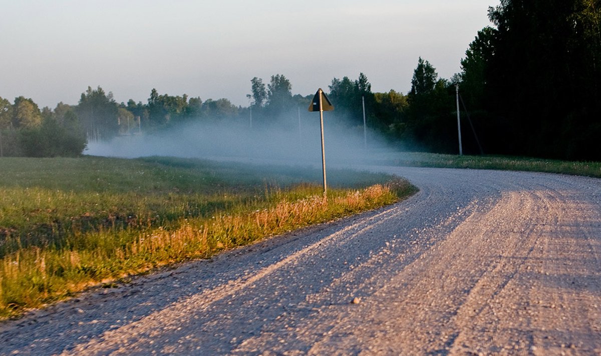 Ka ääremaal elavad inimesed ja sõidavad autod