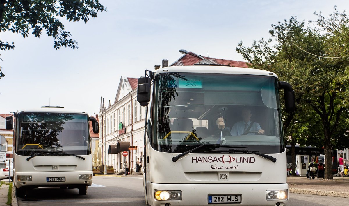 Hansa Liinide buss Pärnu kesklinnas