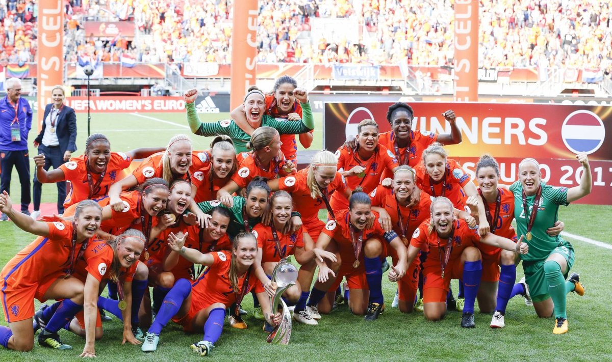Hollandi naiskond 2017. aasta EM-i karikaga.