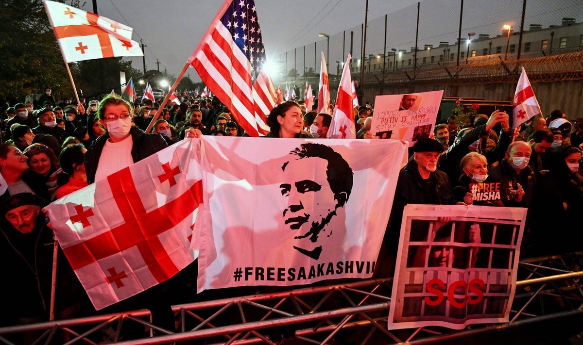 Saakašvili toetajad on alates oktoobri algusest nõudnud tema vabastamist.
