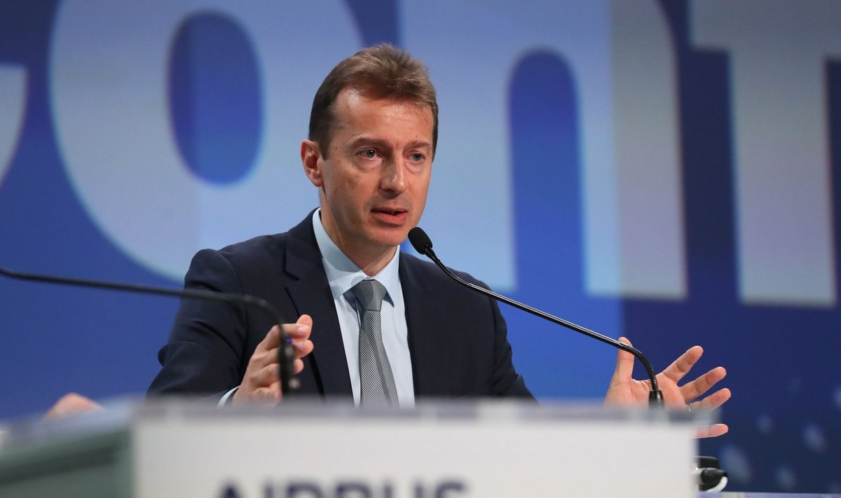 Airbusi juhatuse esimees Guillaume Faury täna pressikonverentsil eelmise aasta majandustulemusi selgitamas.