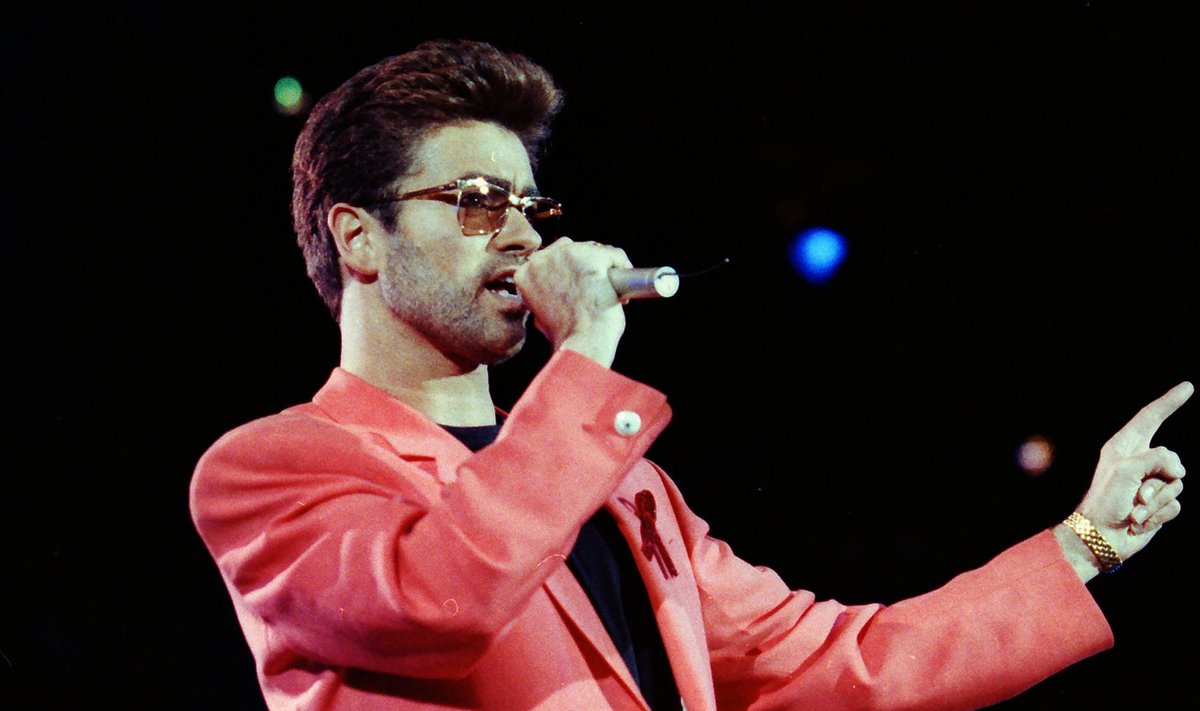George Michael 1992. aastal esinemas AIDS-i ennetusele pühendatud kontserdil.